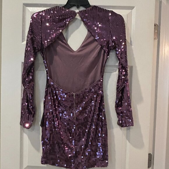 Lulu's NWT All Over Sequin BodyCon Mini Dress Backless V Neck Size Medium Party - Picture 4 of 16